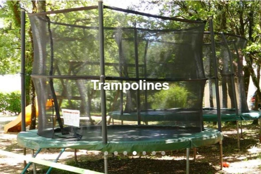 Trampoline Village de Gîtes Les Collines d'Eyvigues 24580 Salignac Eyvigues Clévacances