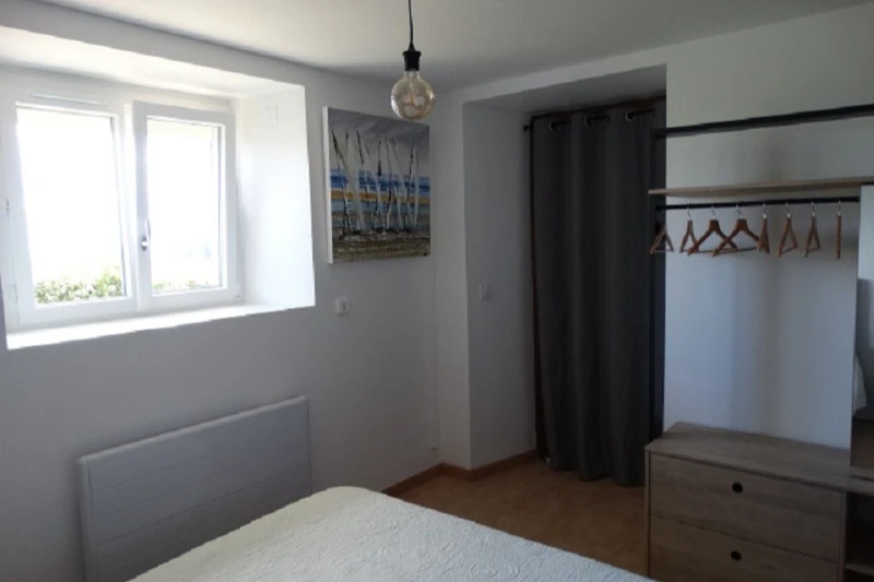Chambre 2 accès rez de jardin