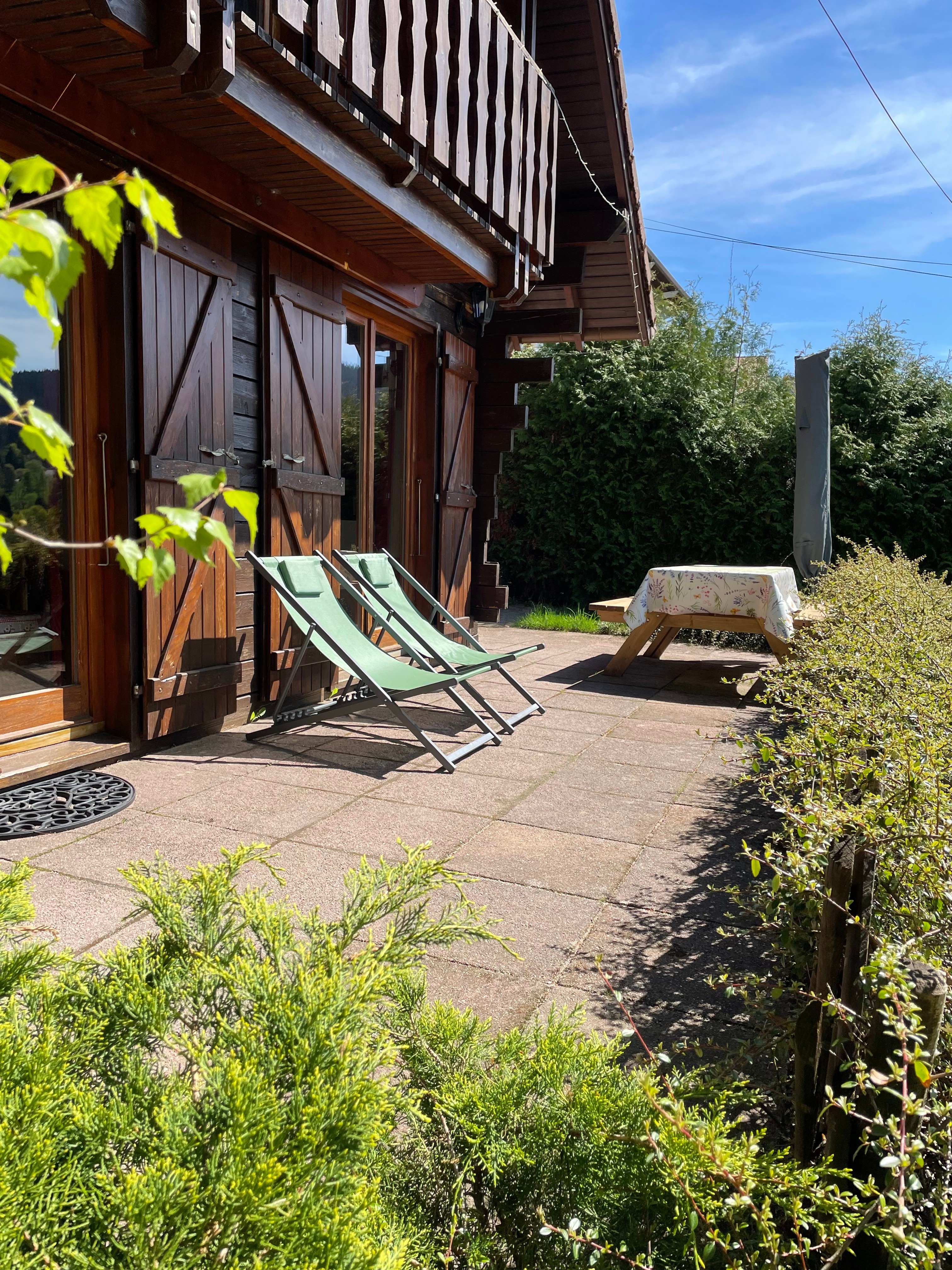 Spacious terrace and garden furniture