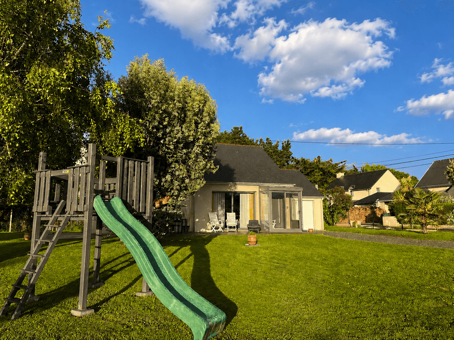 A large, enclosed, shaded garden full of flowers, with a swing, a slide and other children’s play equipment. The property comprises the owner’s house and the holiday cottage, with no neighbours directly opposite. Separate entrance via an electric gate.