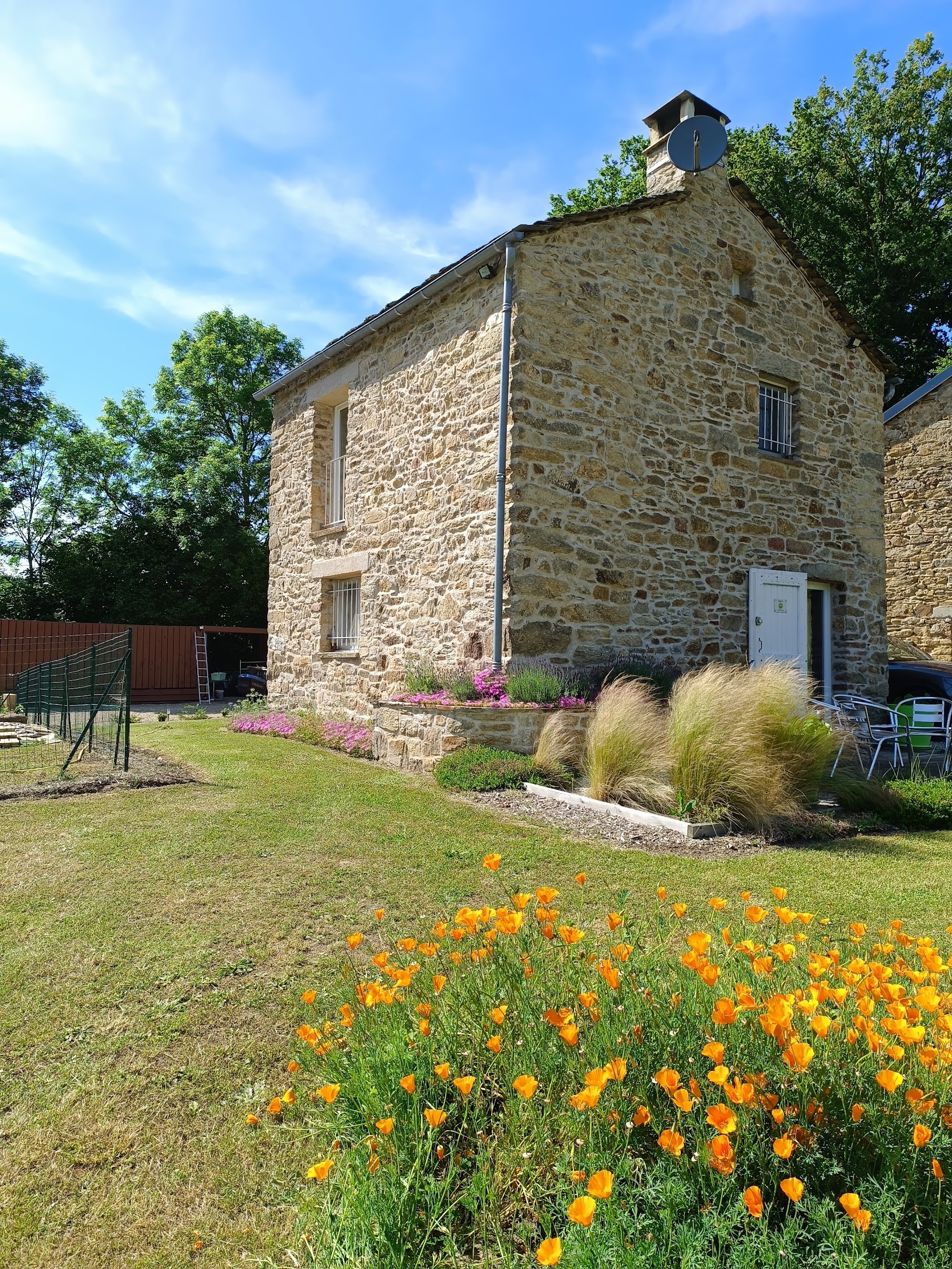 Holiday rental in Aveyron with swimming pool, terrace and free wifi