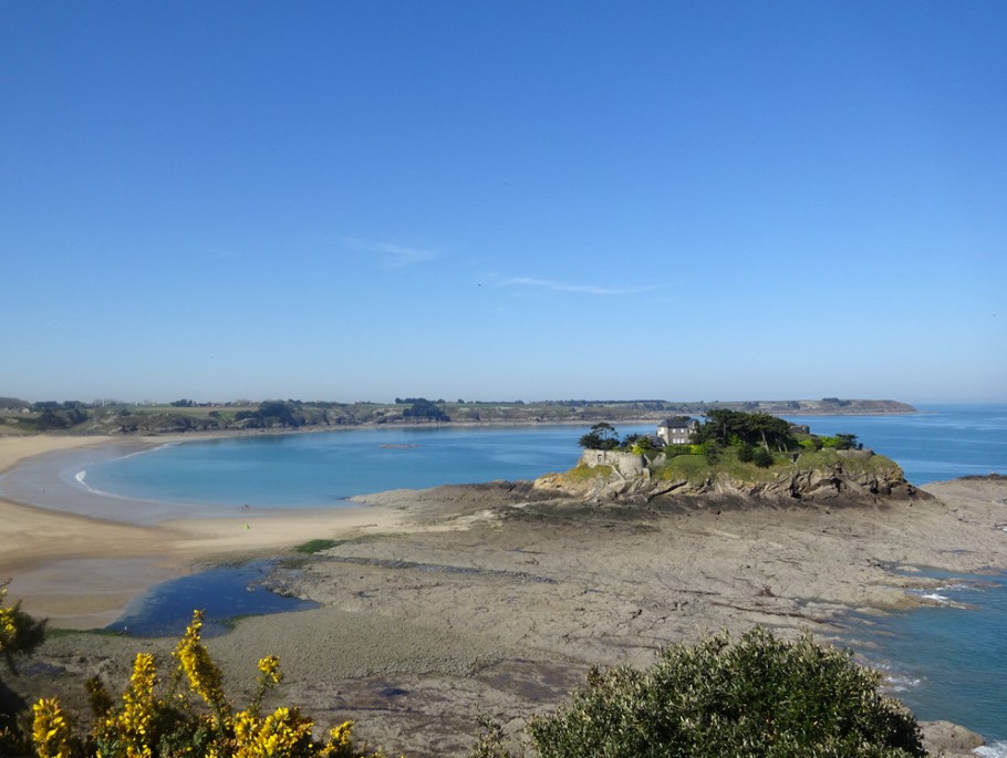 BEACH 800 METRES AWAY