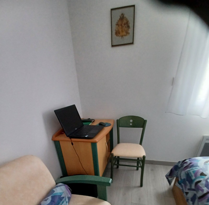 Chambre avec bureau