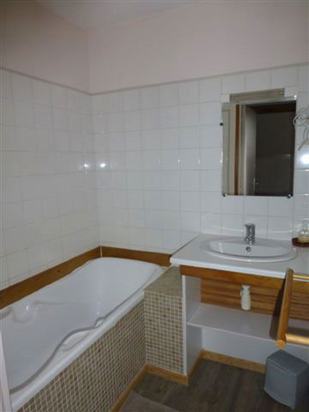 Gîte "Mont Carmel" : Shower rooms / Bathrooms in each room