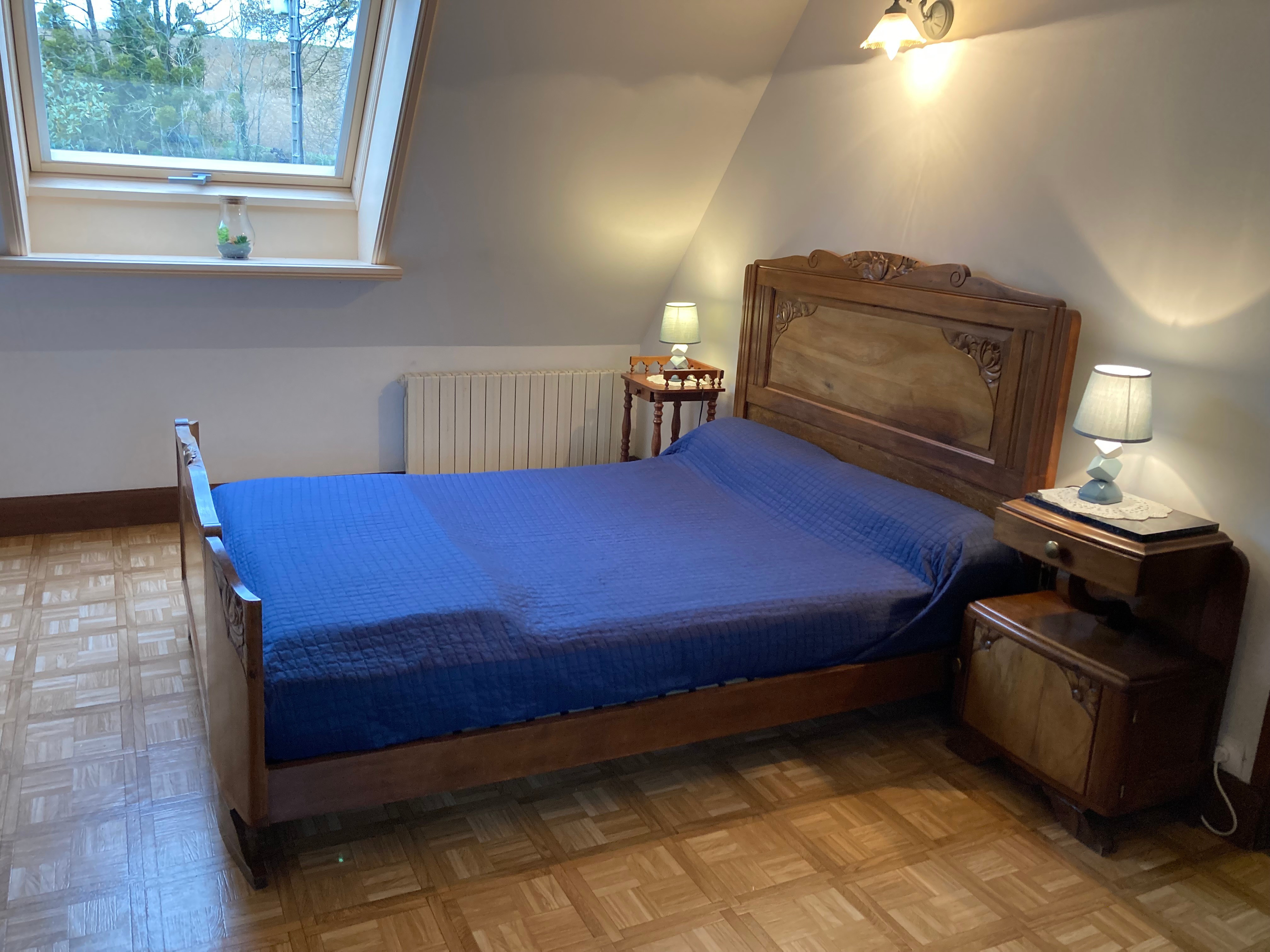 1ère Chambre lit en 140 + lit parapluie