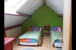 chambre avec lit de 90x200