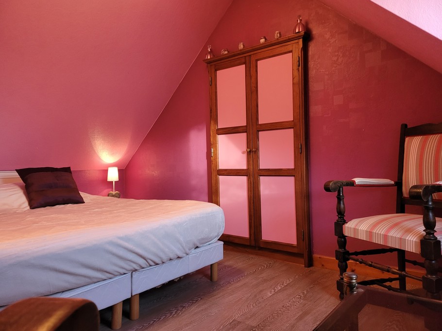 Le Grand location de vacances, Pléhedel, chambre étage avec lit double