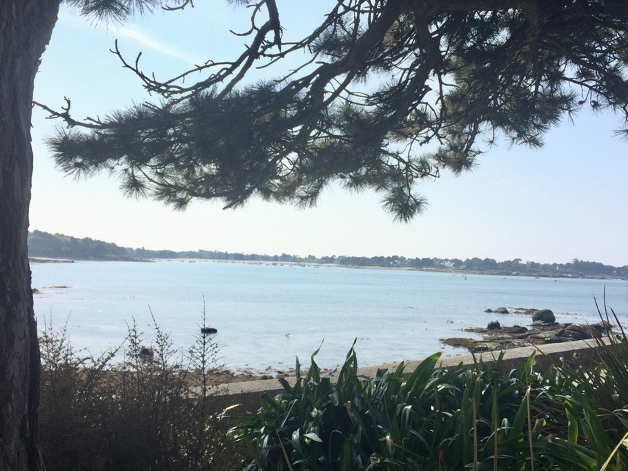 Vue depuis la Corniche sur le Cabellou