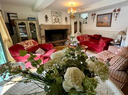 Cosy living room with fireplace in a character cottage at Dinan Port
