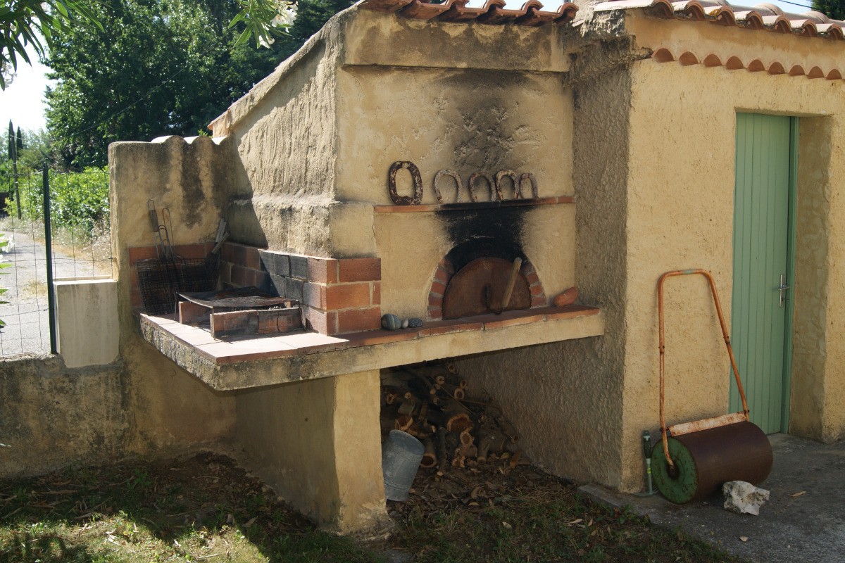 Barbecue et four à pizza