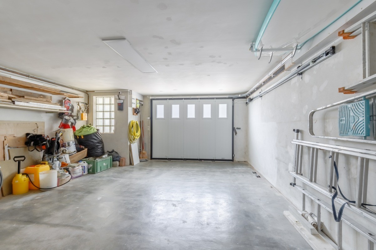 Garage avec porte automatique