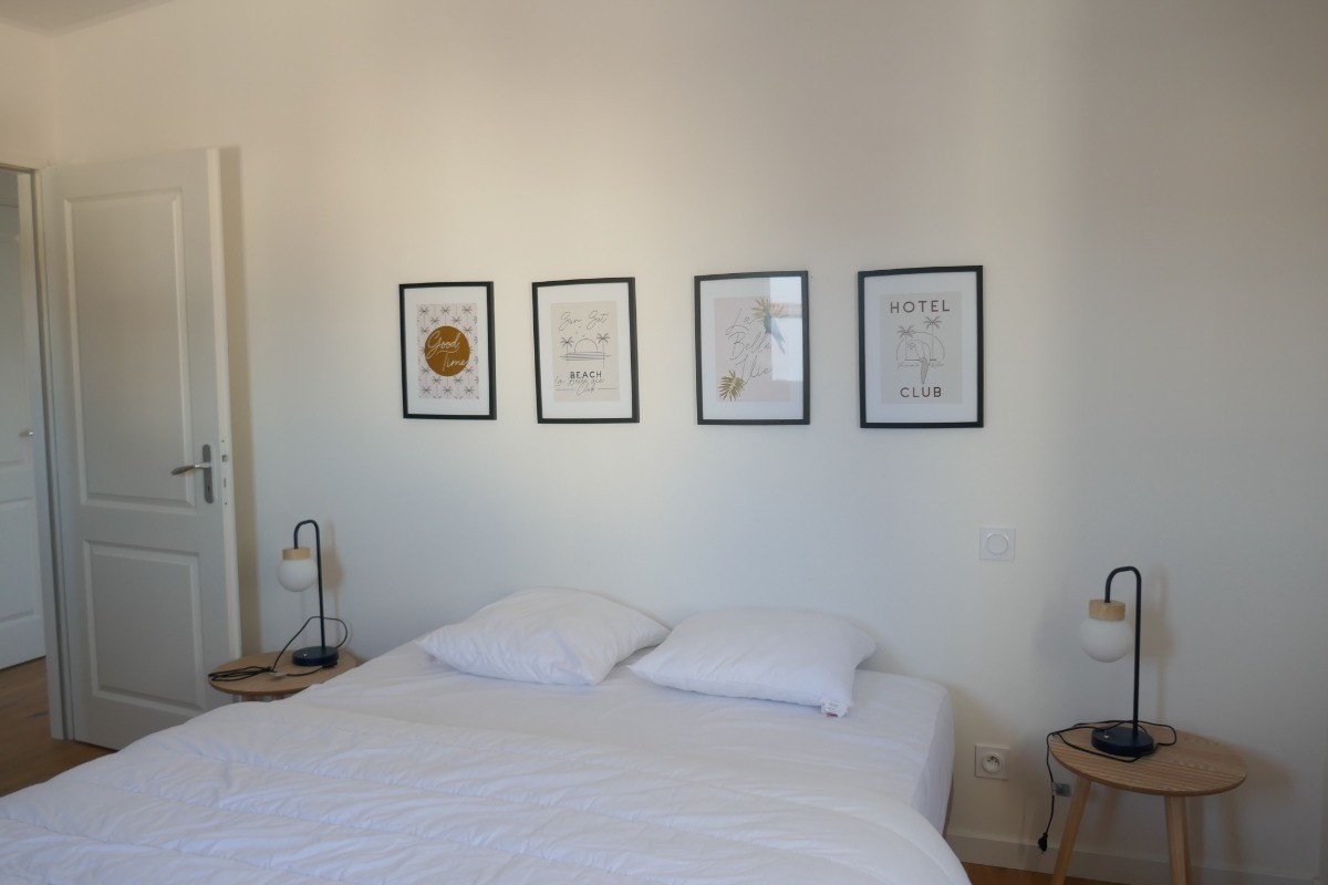 Chambre 3 à l'étage avec un lit en 160