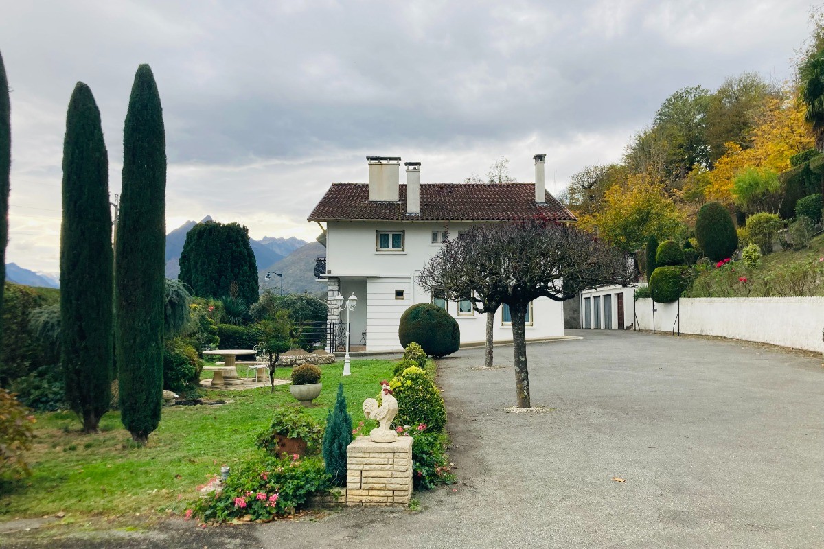 La maison, son jardin et son parking privé clos