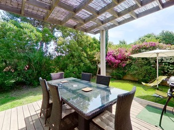 Dining terrace / garden with trees