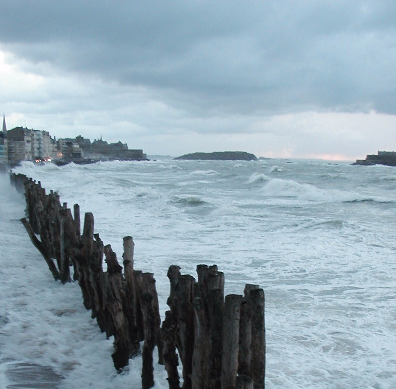 Les Brise-lames protègent la côte