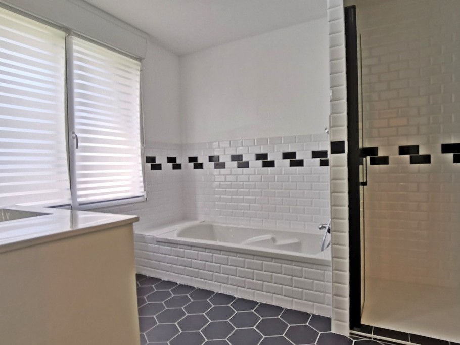 RDC: salle de bain avec douche