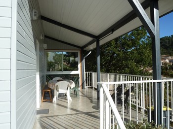 balcon sud-est pour petits déjeuners ensoleillés