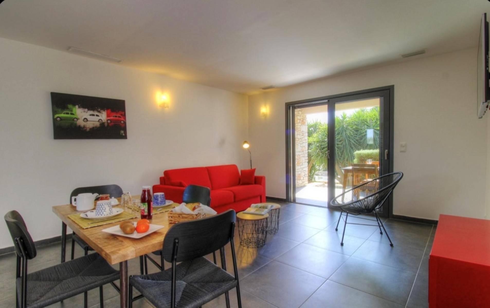 Salon et coin repas gîte Lucie