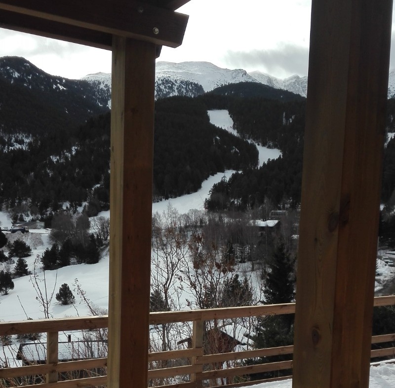 Vue de la terrasse et de l'appartement