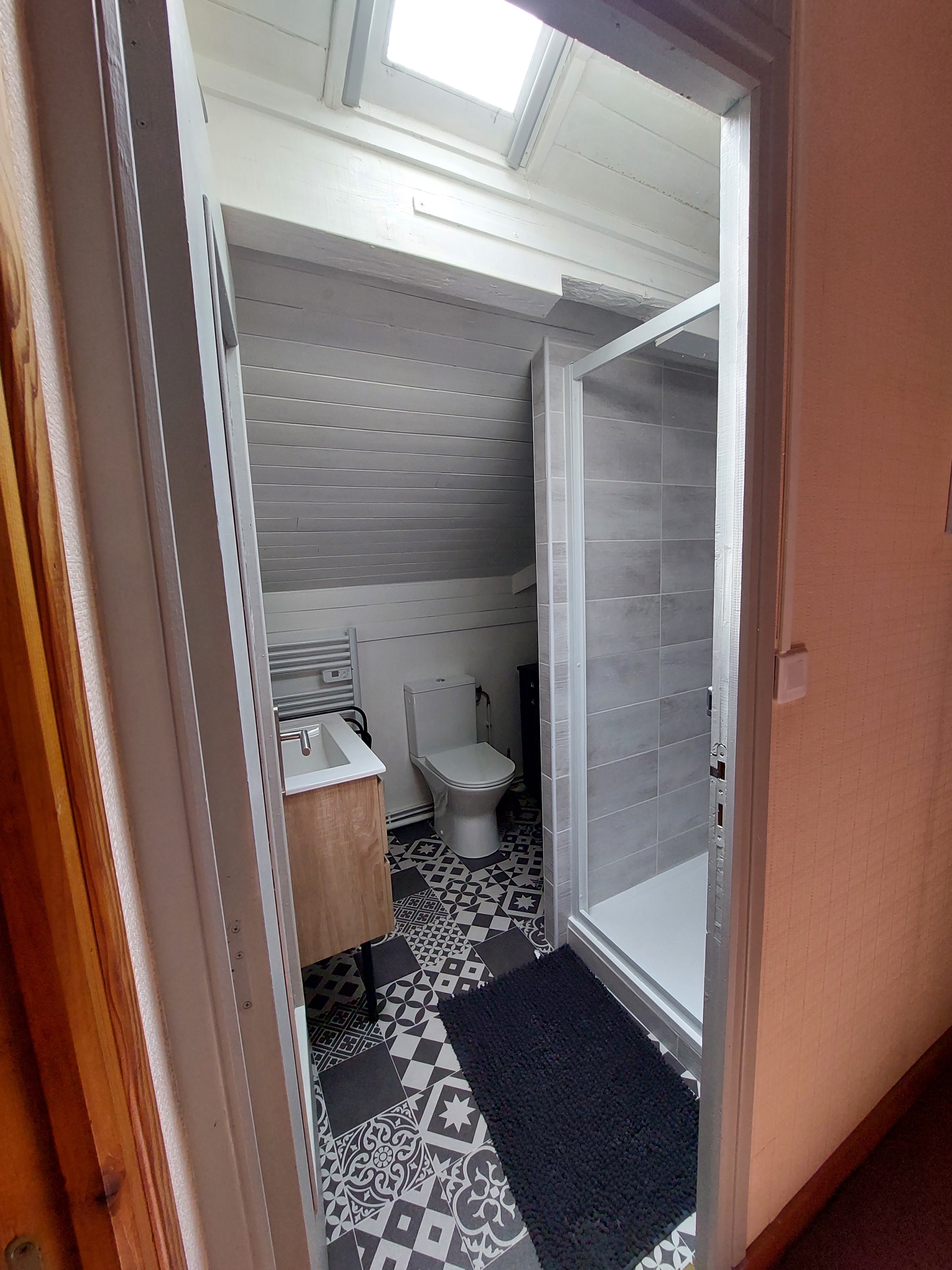 3rd Shower room with toilet upstairs