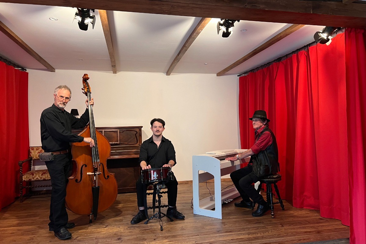 salle multiculturelle (en sus)