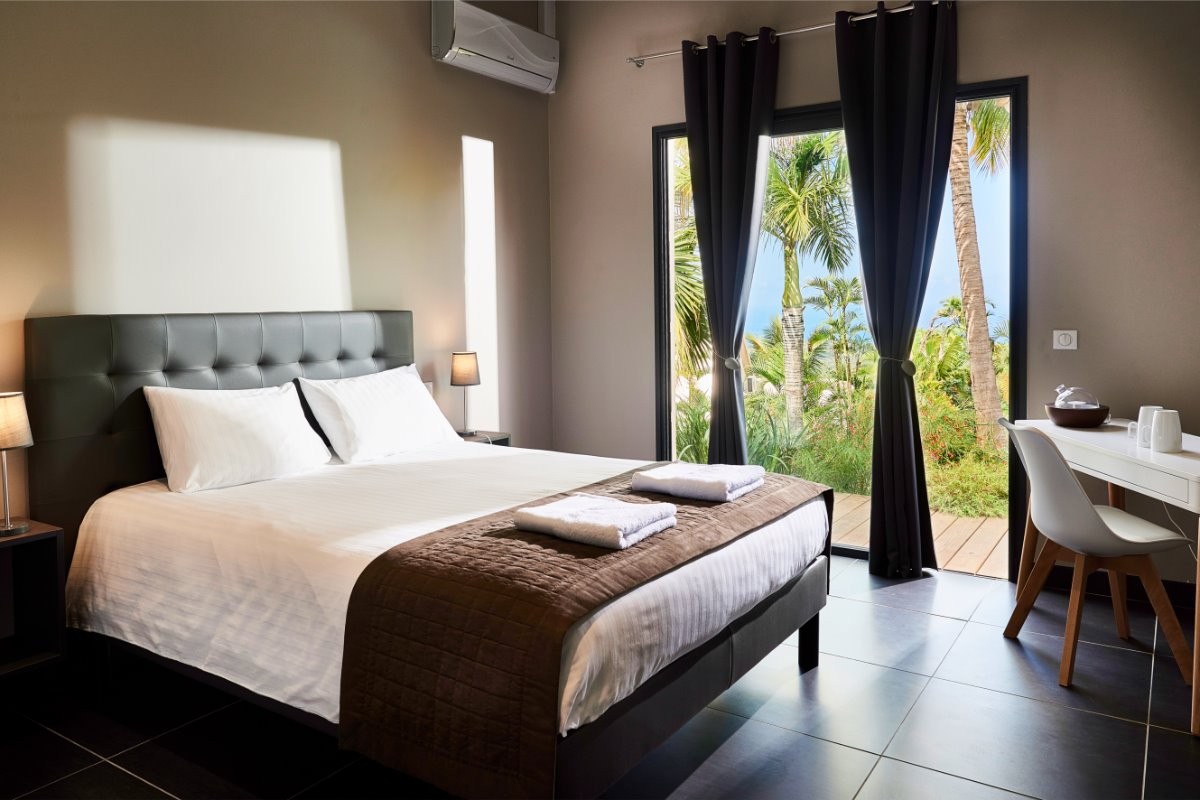 chambre vue mer et piscine