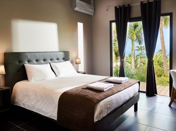 chambre vue mer et piscine