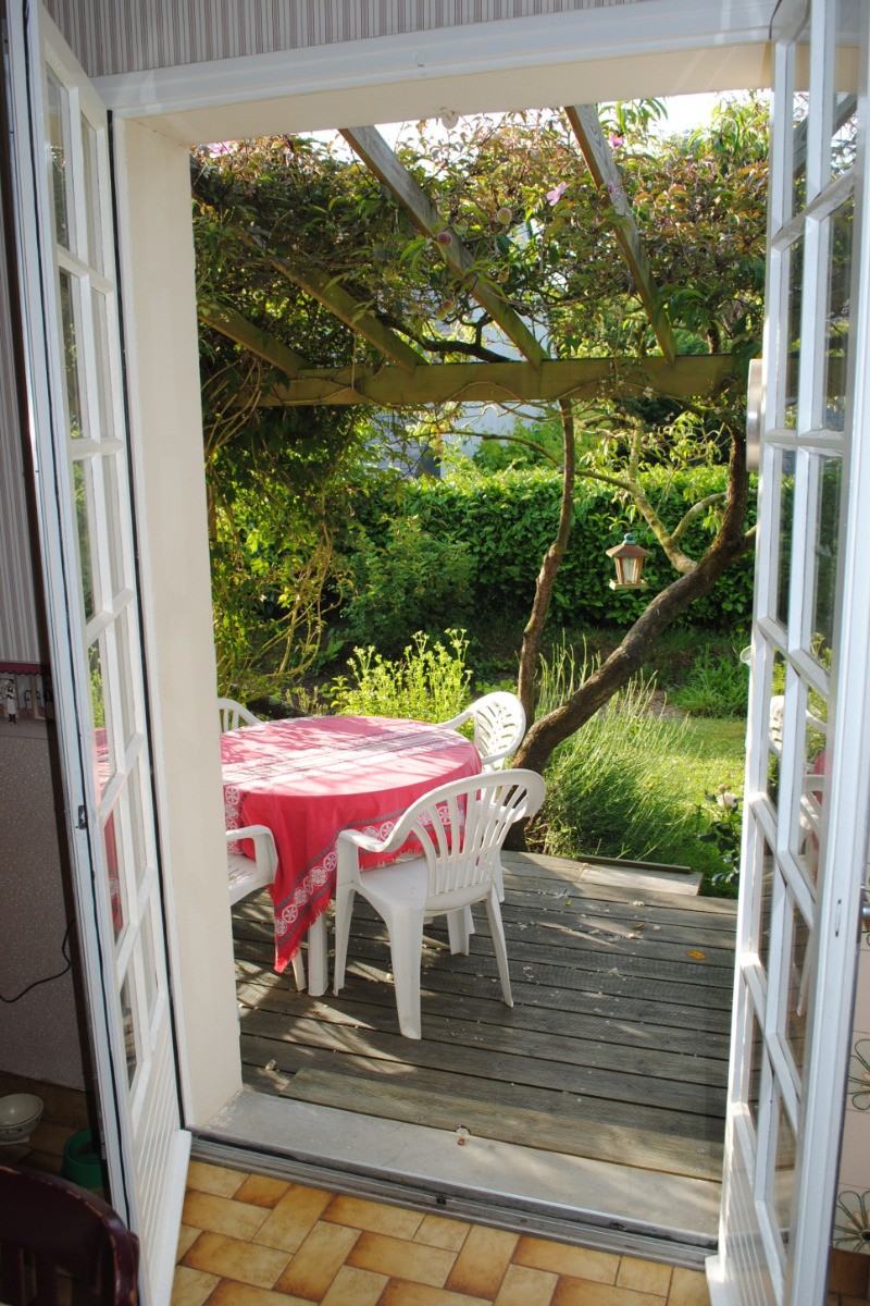 Cuisine et accès terrasse