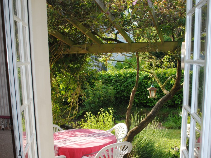Cuisine et accès terrasse