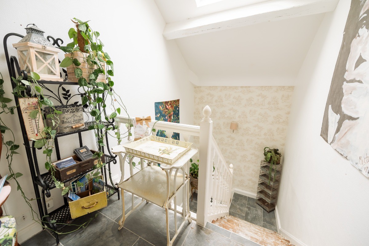 Montée d'escalier pour accéder à la chambre