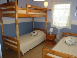 La chambre secondaire : lits de 90x190 cm