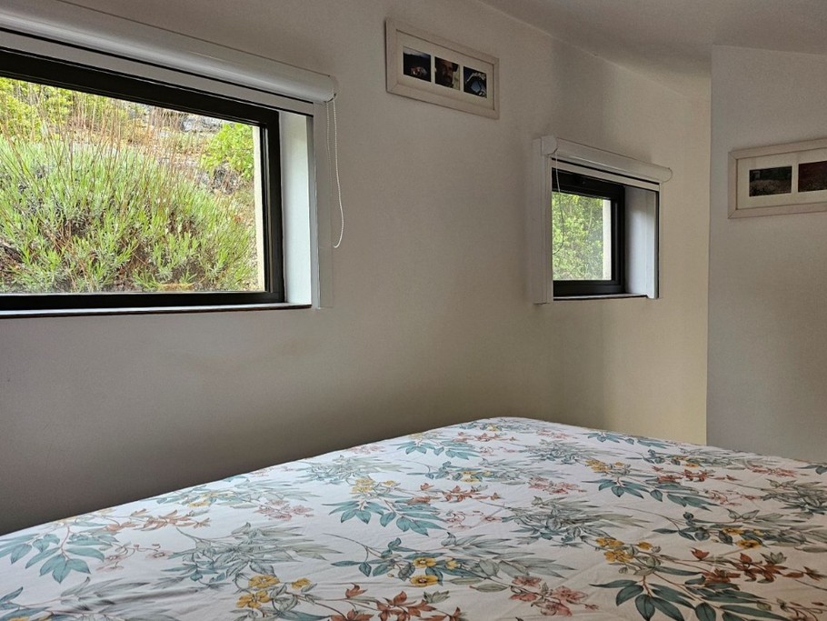 Chambre avec ouverture et ventilateur mobile, Gîte le Mazet, Domaine la Melette