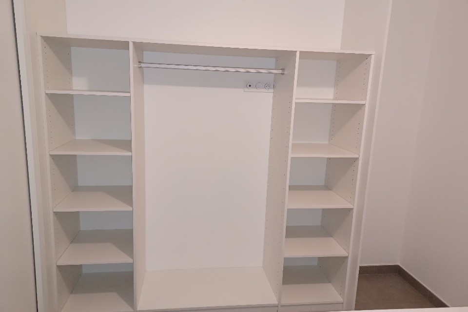 Rangements penderierie Placard identique dans les 2 chambres