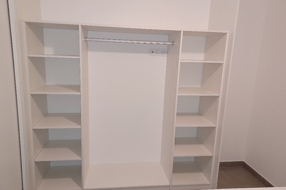 Rangements penderierie Placard identique dans les 2 chambres