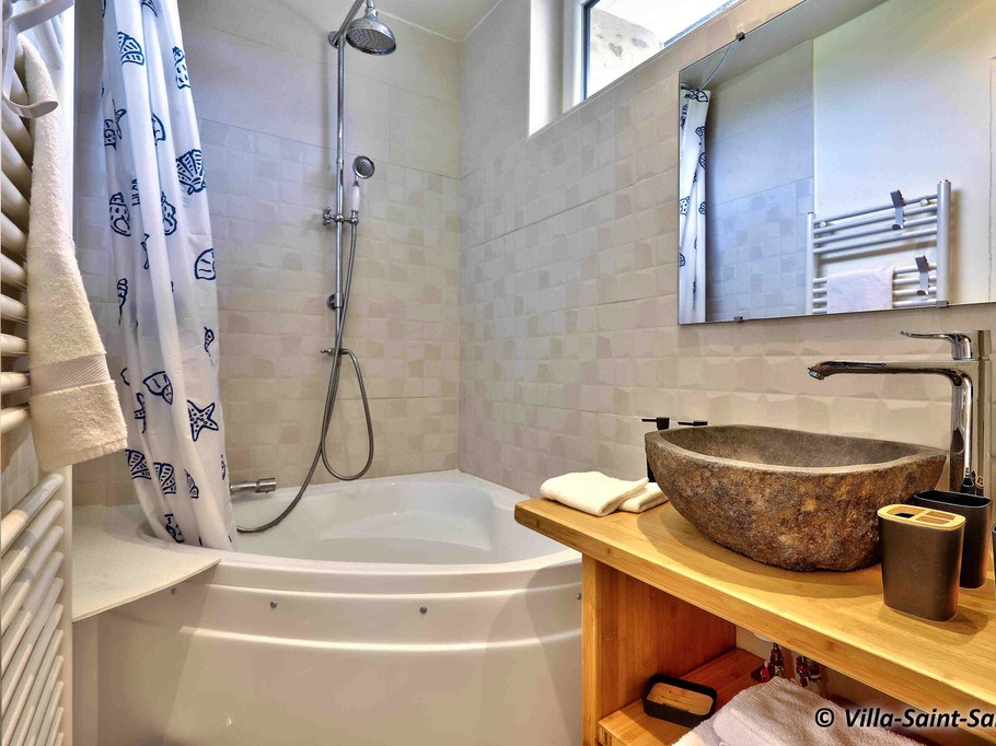 salle de bain ch 1 RDC