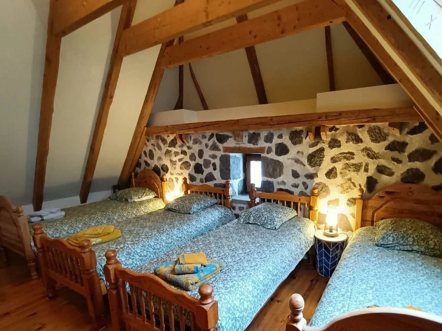 Chambre 4 "le dortoir" 4 lits 90