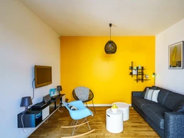 salon avec un très bon canapé lit convertible pour 2 personnes