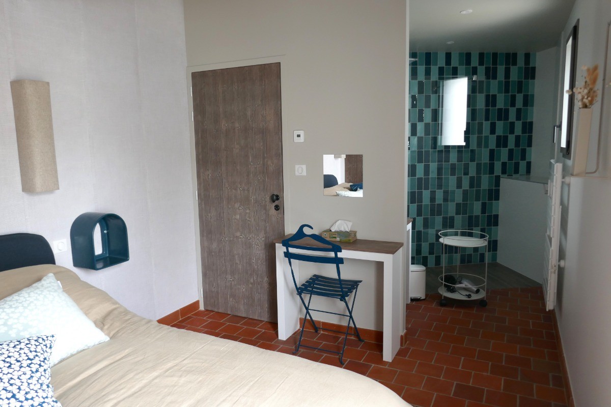 Chambre 2 avec salle d'eau attenante