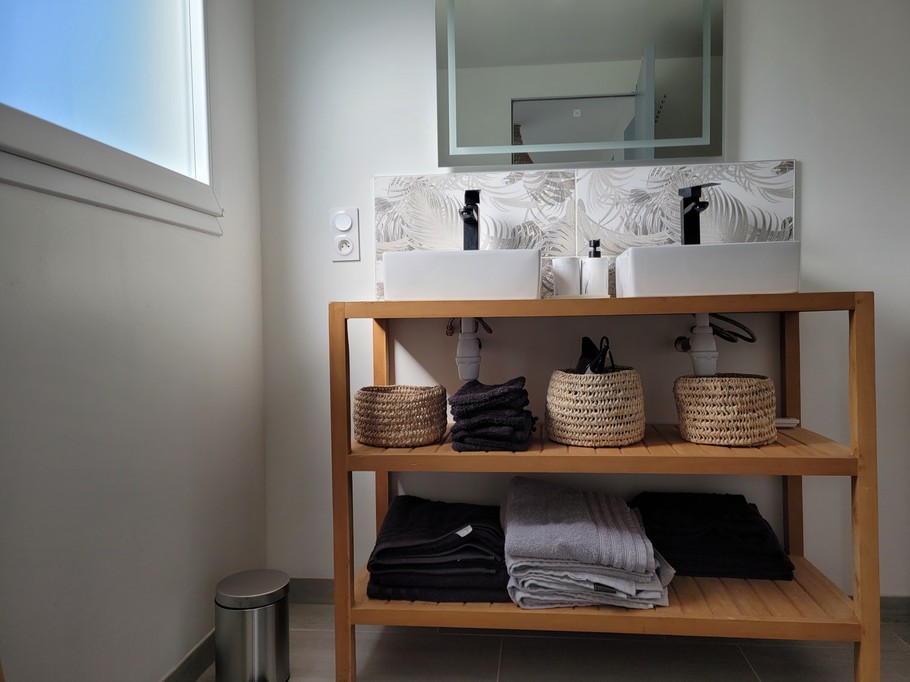 Location Ty Kermaudez, Clévacances, Paimpol, salle d'eau