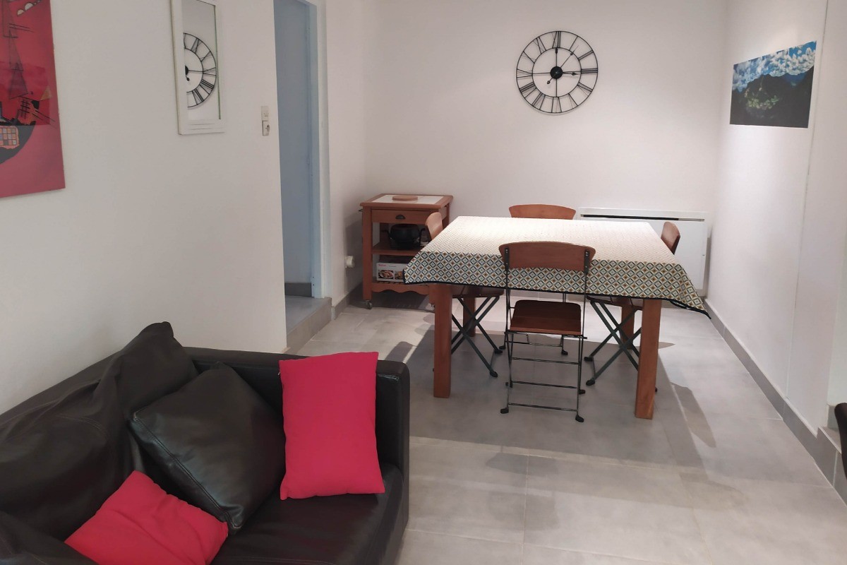 Salle à manger
Table 4 à 6 personnes - Gite du pré Bouquin