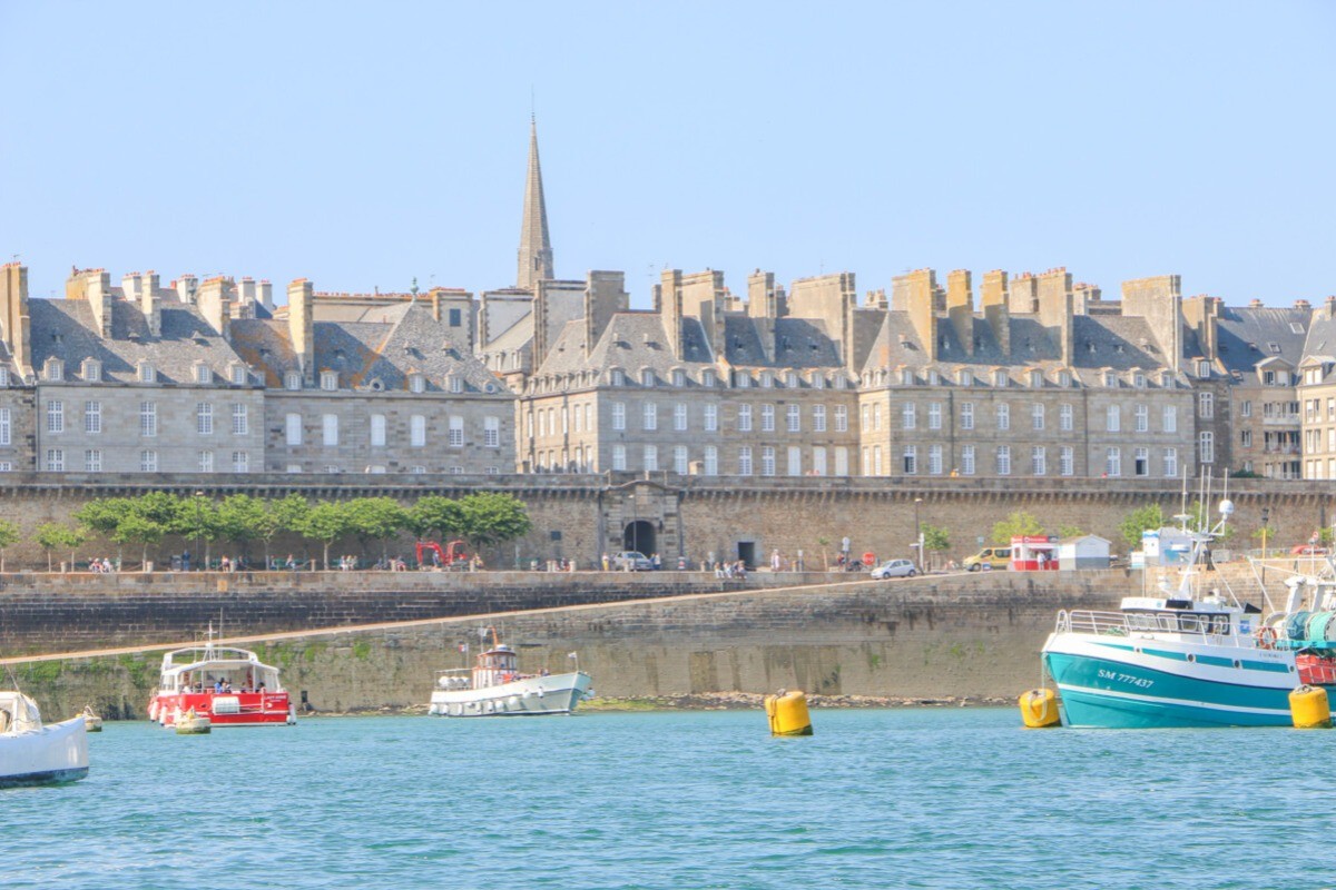 Intra-Muros depuis la mer à Saint-Malo