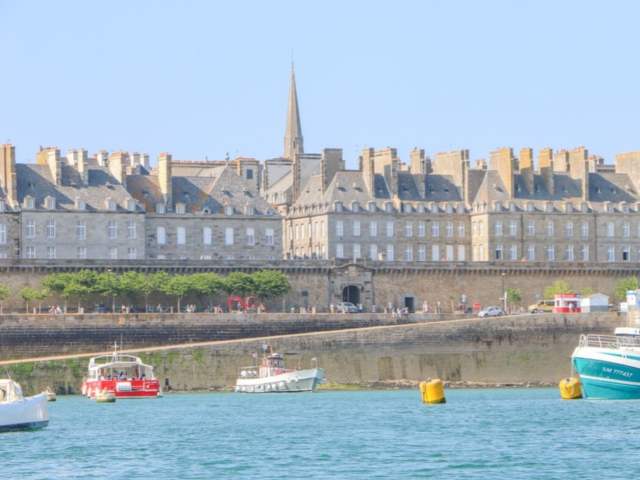 Intra-Muros depuis la mer à Saint-Malo
