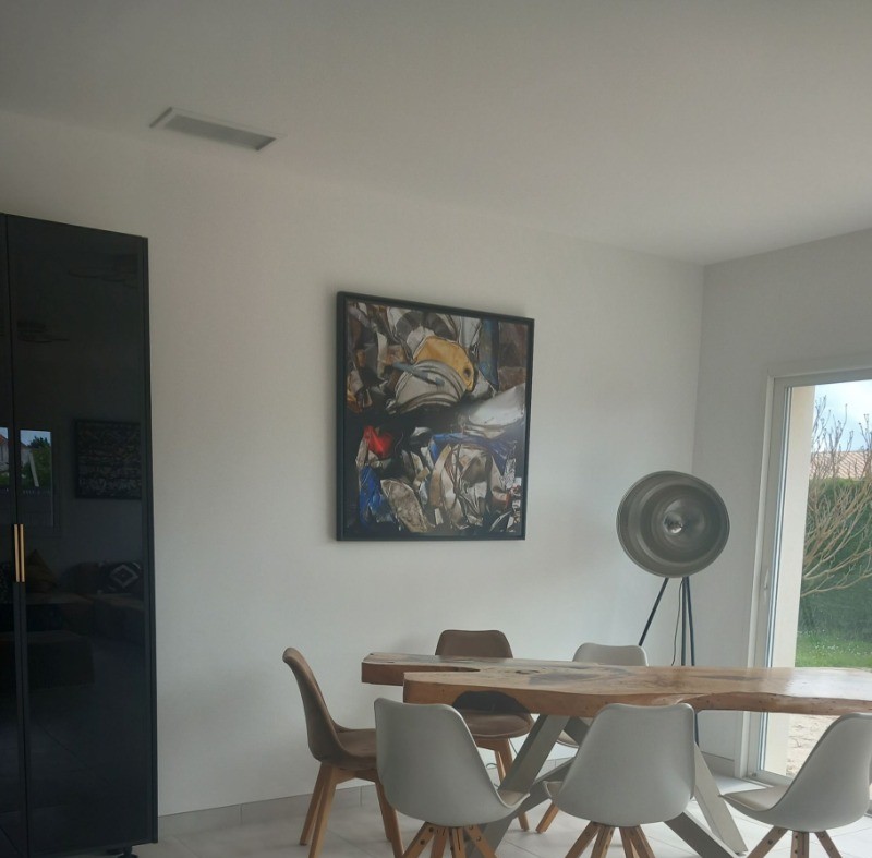 Le séjour CUJI Arvert à droite, près de la baie vitrée