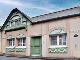 Façade de la maison dans une rue très calme à 2 pas de la mer