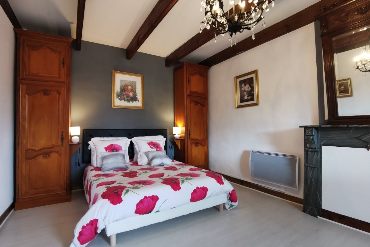 Etage 1: Chambre avec lit 140