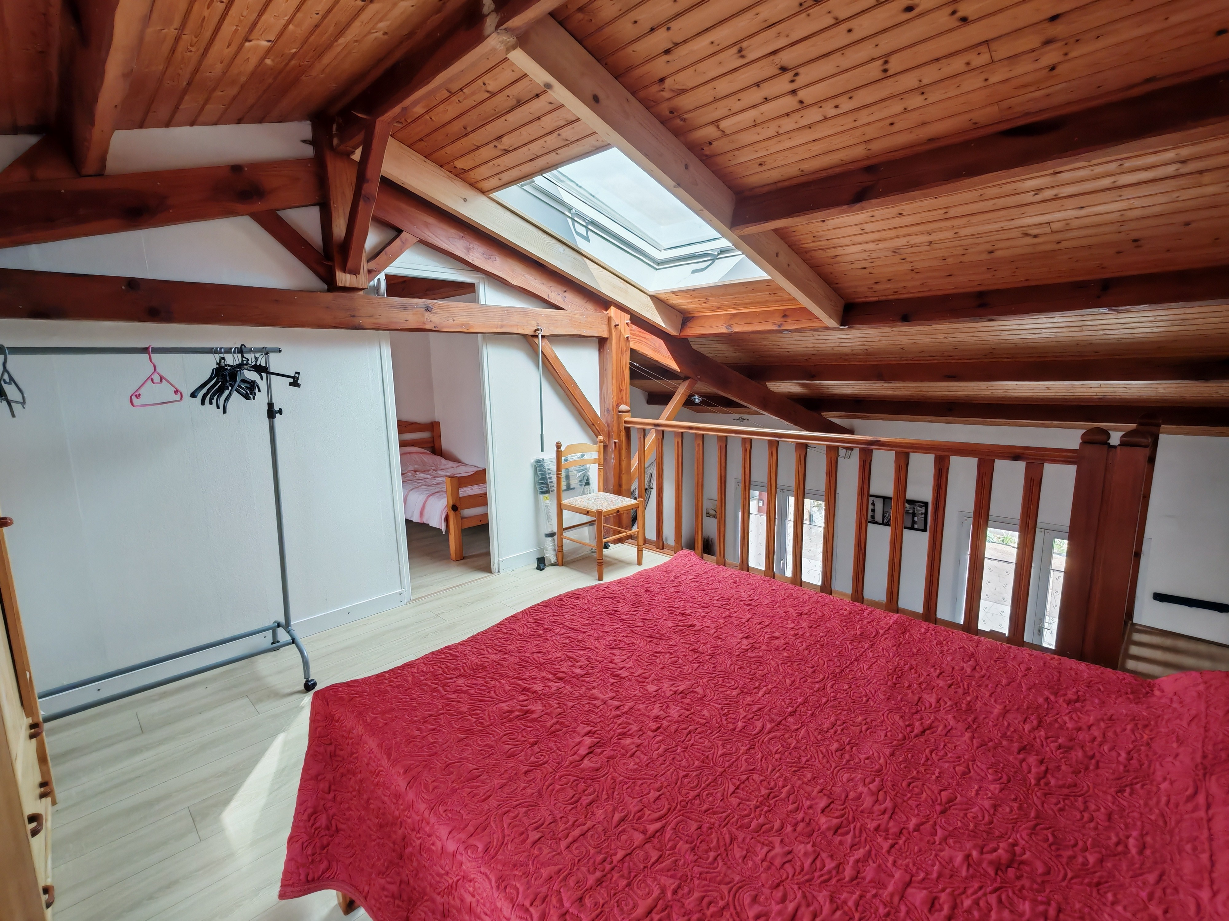 Mezzanine (1 lit 140) + accès chambre avec 2 lits 90