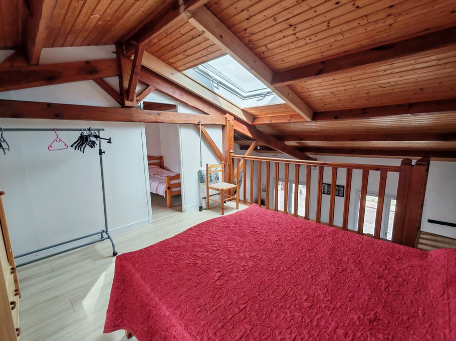 Mezzanine (1 lit 140) + accès chambre avec 2 lits 90