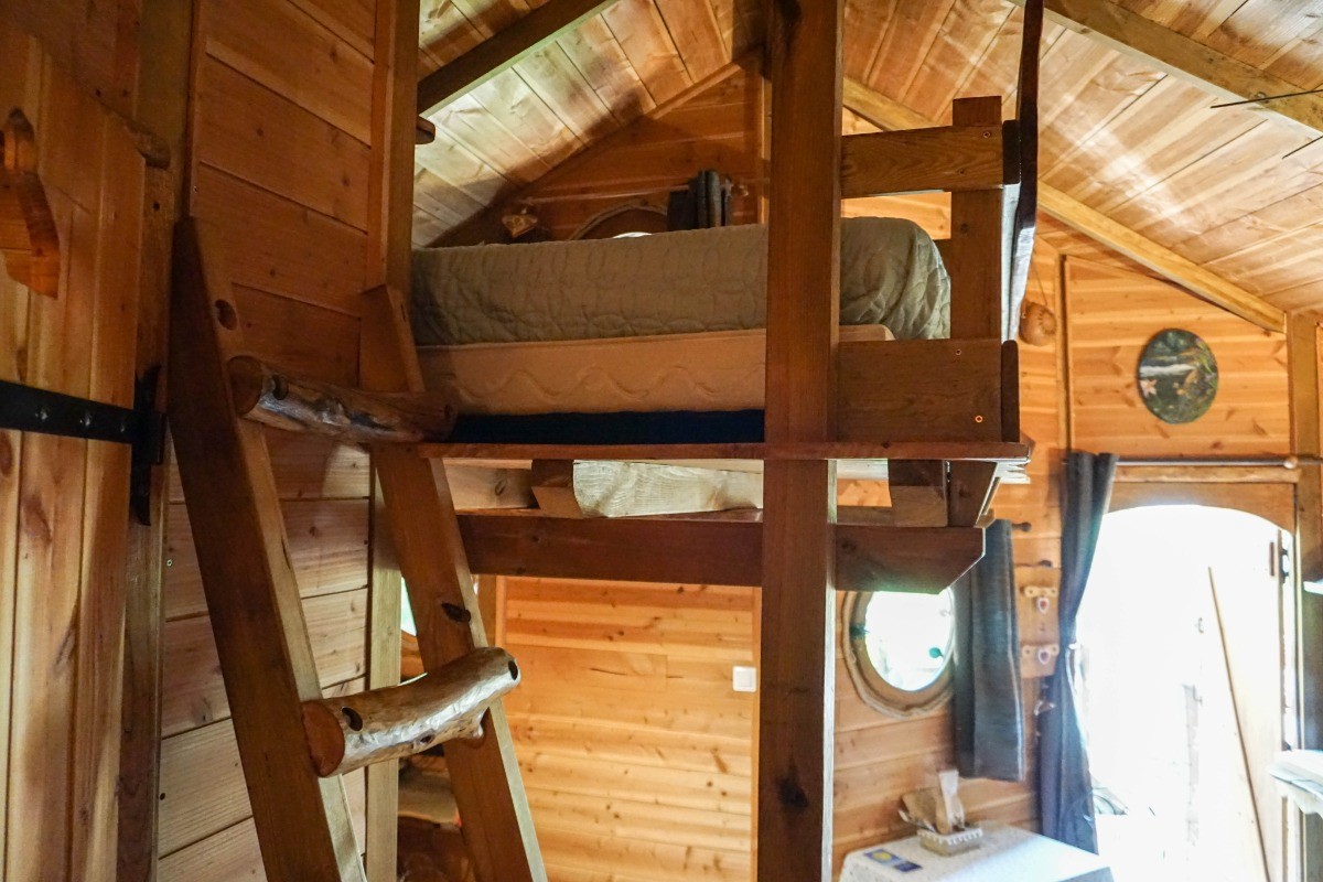 échelle d'accès au lit