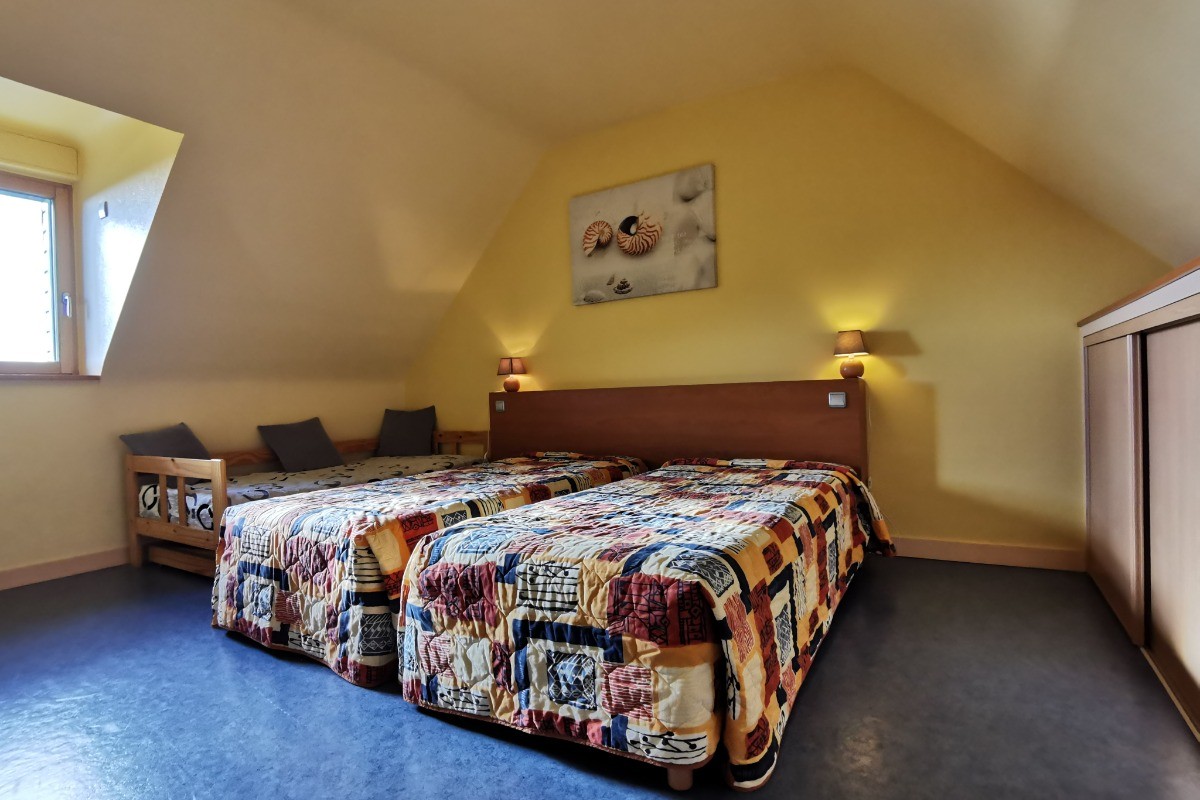 Etage : Chambre 4 avec 2 lits 90