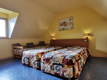 Etage : Chambre 4 avec 2 lits 90